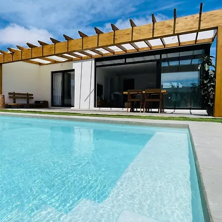 + Piscina Independiente Villa