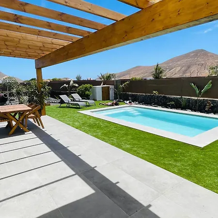 Villa + Piscina Independiente