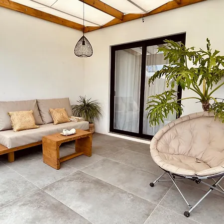 + Piscina Independiente Villa